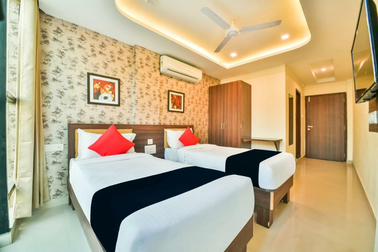 Golden Feather Hotel Udaipur Exterior photo