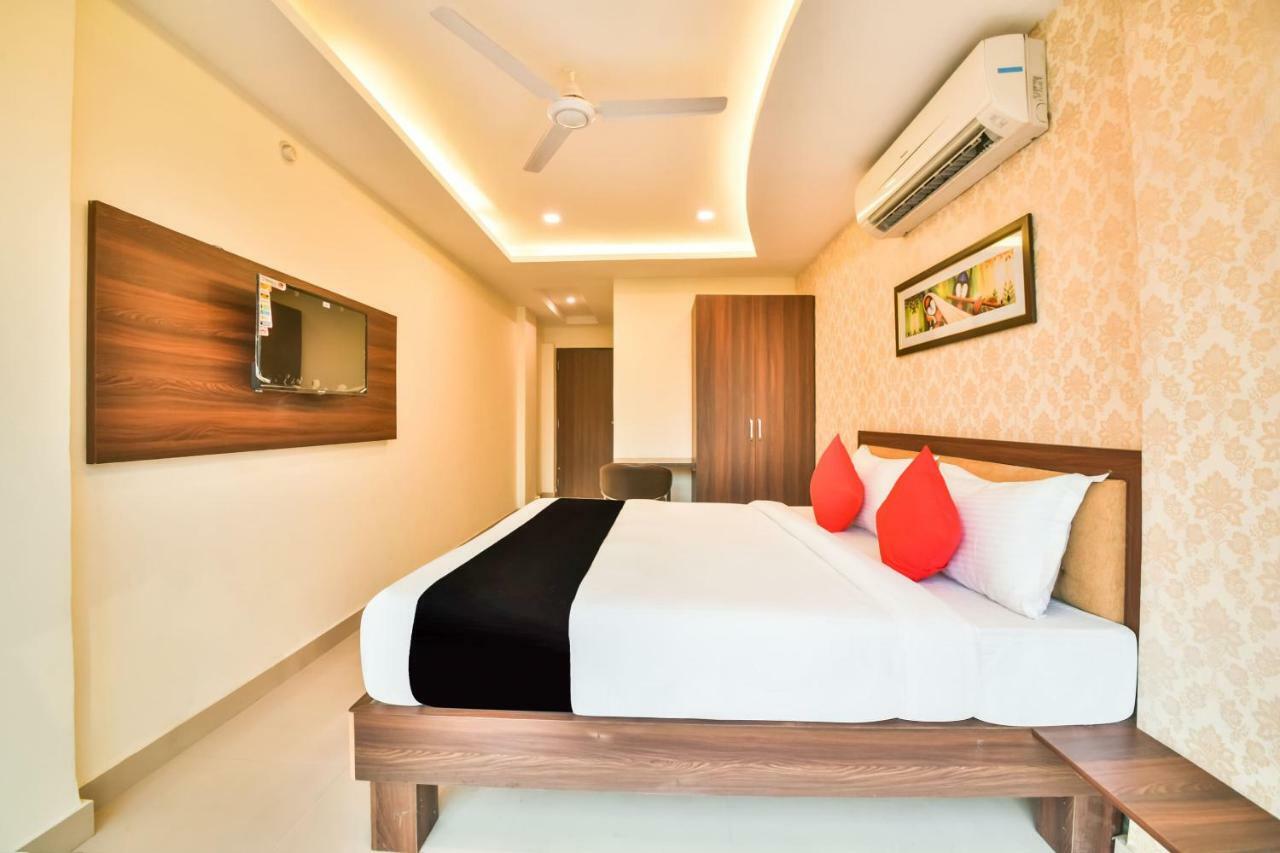 Golden Feather Hotel Udaipur Exterior photo
