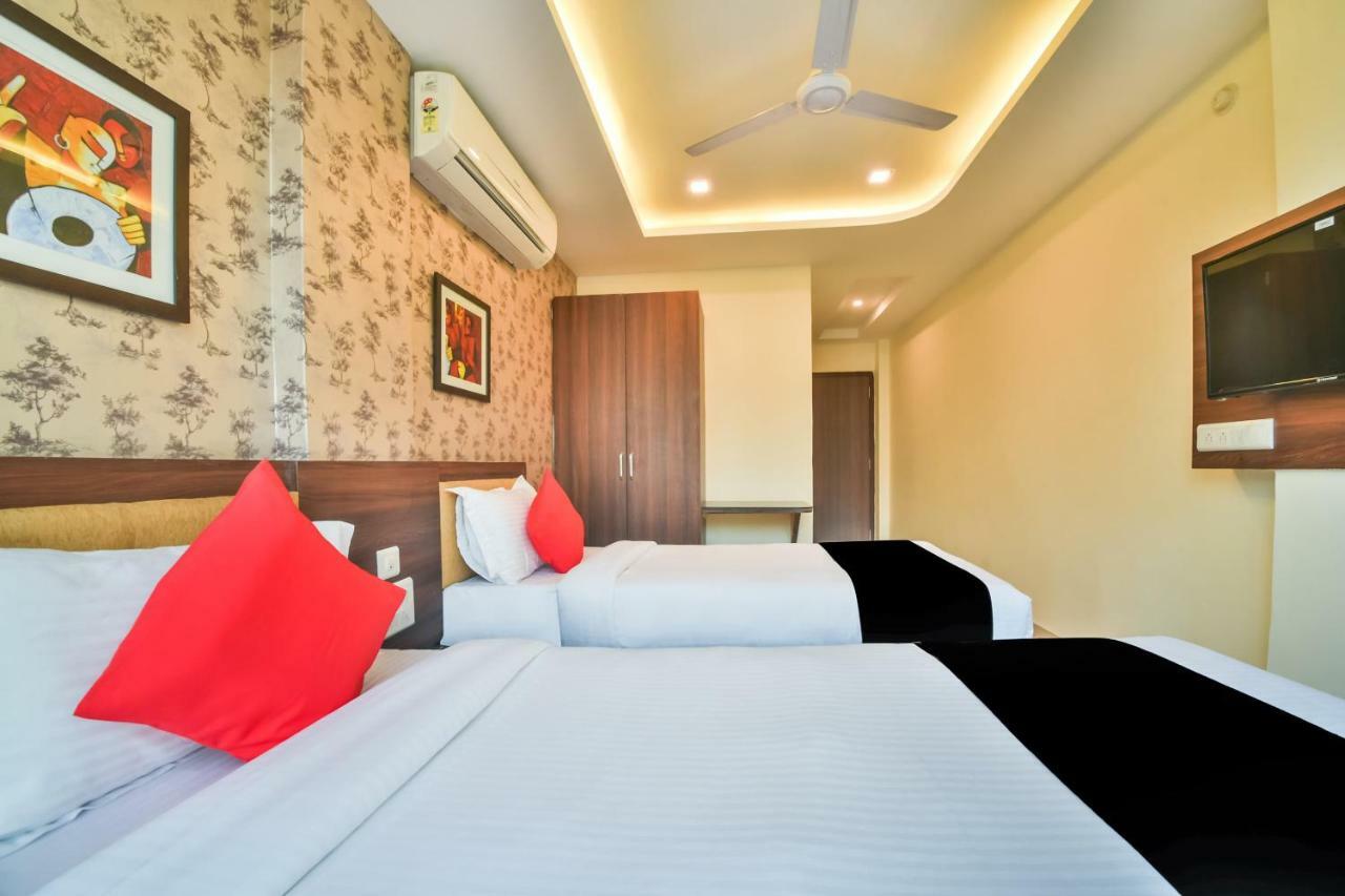 Golden Feather Hotel Udaipur Exterior photo