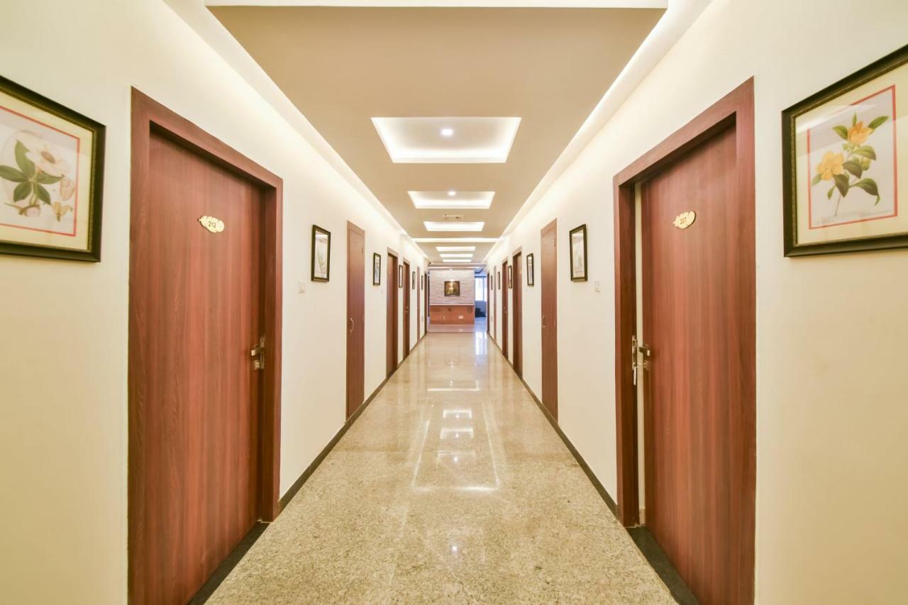 Golden Feather Hotel Udaipur Exterior photo