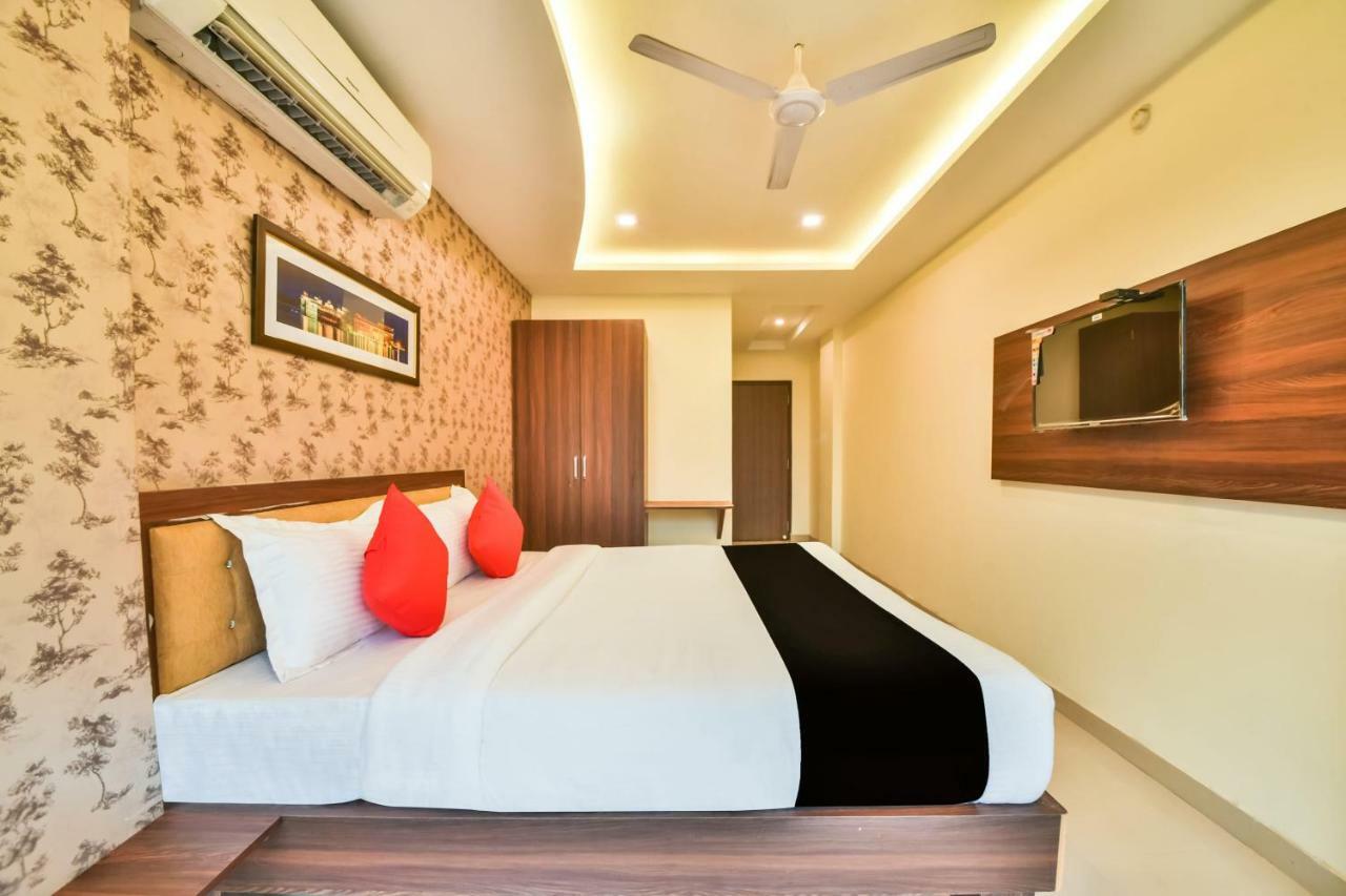 Golden Feather Hotel Udaipur Exterior photo