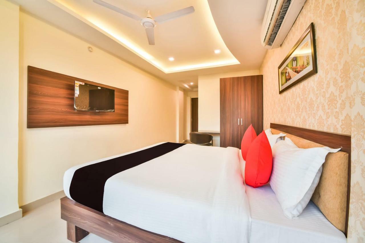 Golden Feather Hotel Udaipur Exterior photo